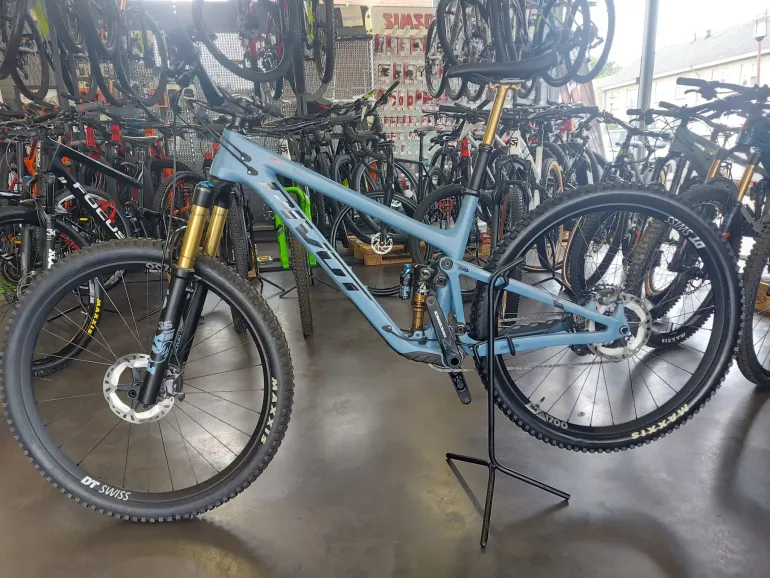 Pivot - TRAIL 429 Pro XT/XTR Enduro w/ Carbon Wheels, 2022