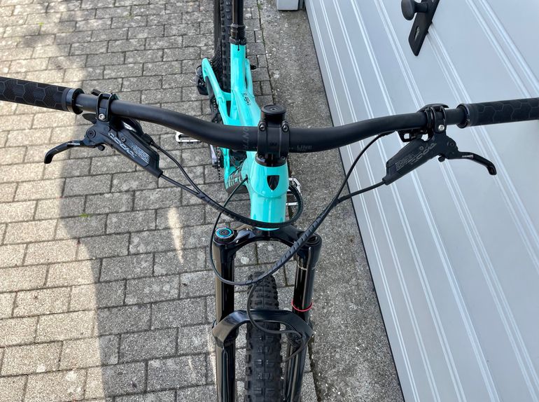 Trek - Slash 8, 2022