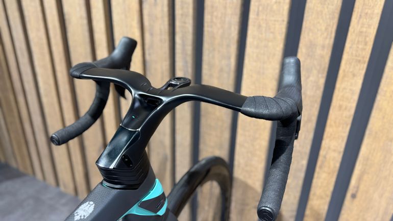 Bianchi - Oltre RC Durace Di2 2023, 2023