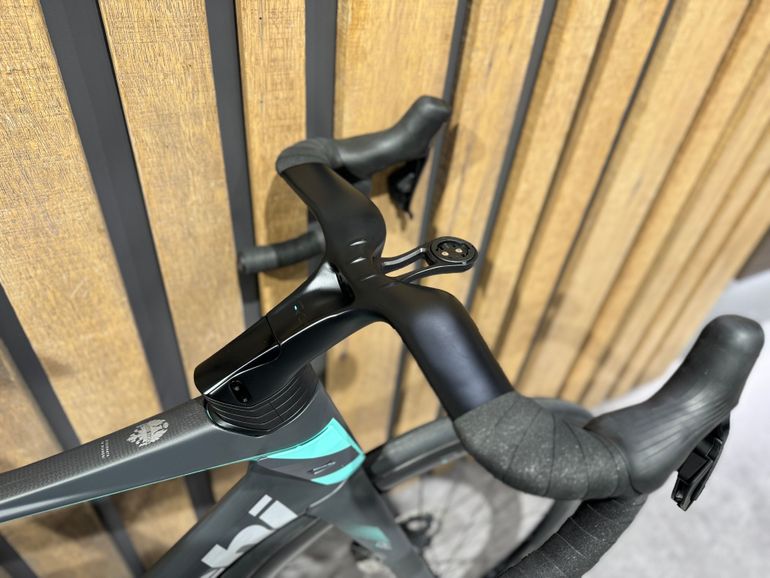 Bianchi - Oltre RC Durace Di2 2023, 2023